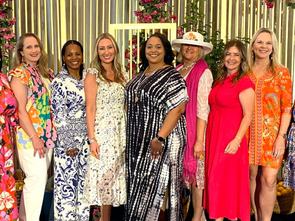 Globe Life Apoya a las Mujeres Enfrentando a la Pobreza 