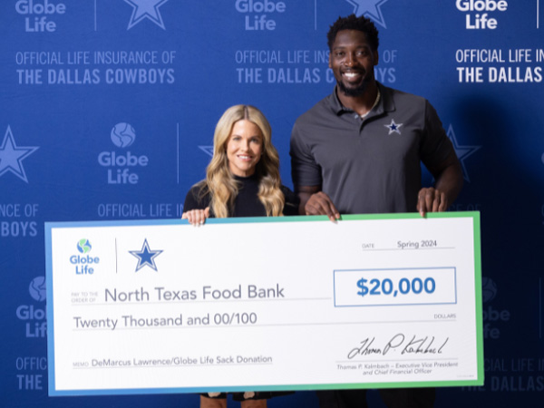 Globe Life, los Dallas Cowboys y el North Texas Food Bank Se Unen Para Alimentar Familias 